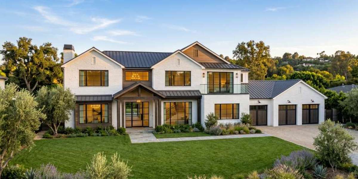 What Are the Latest Trends in Manhattan Beach New Construction Homes?