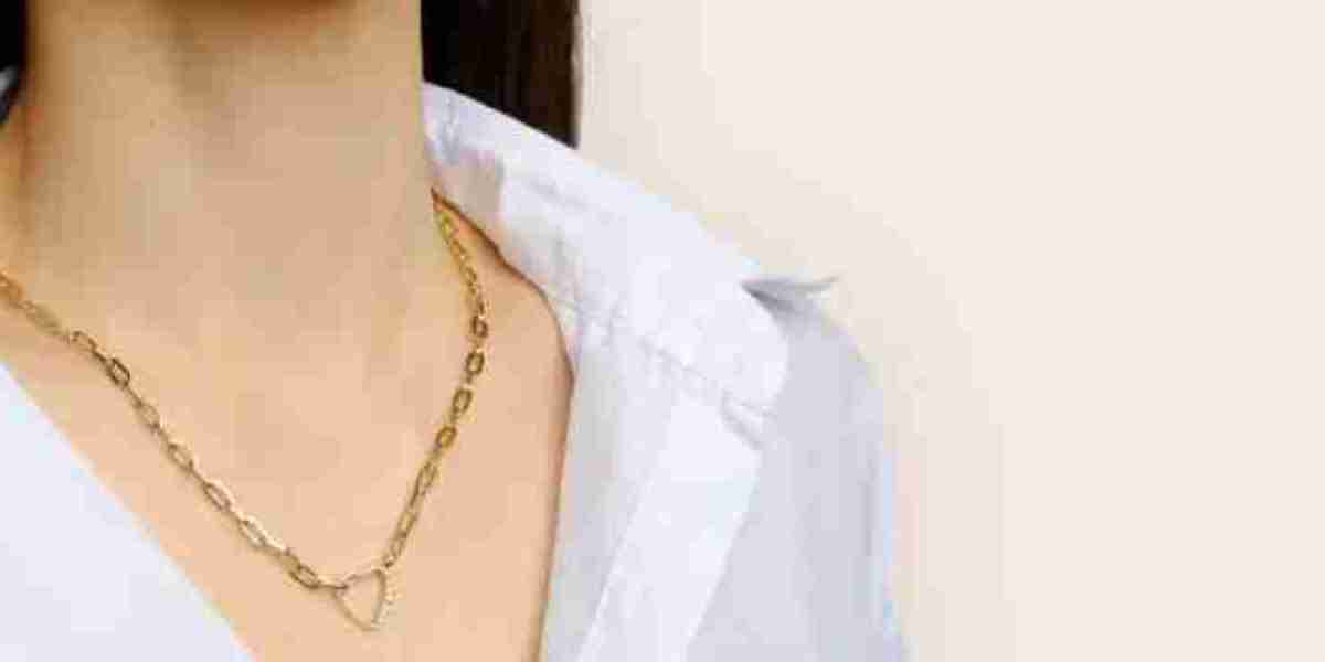 How Personalised Jewellery Became the Ultimate Storytelling Gift